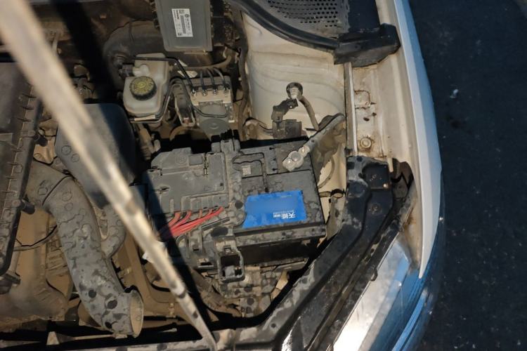 Used Volkswagen Santana 2015 1.6L Manual Comfort Edition Engine Bay Left
