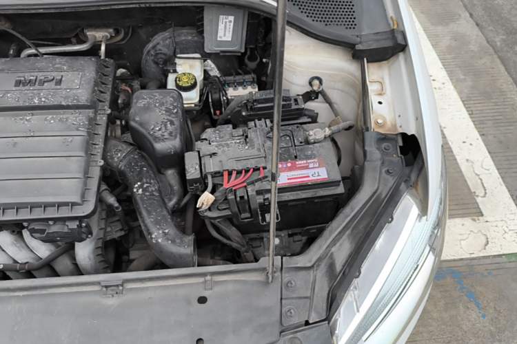 Used Volkswagen Santana 2015 1.6L Automatic Comfort Edition Engine Bay Left