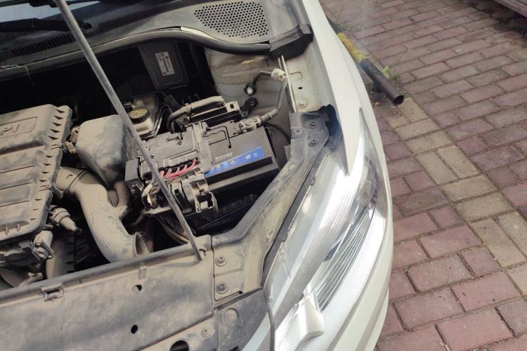Used Volkswagen Santana 2015 1.6L Automatic Comfort Edition Engine Bay Left