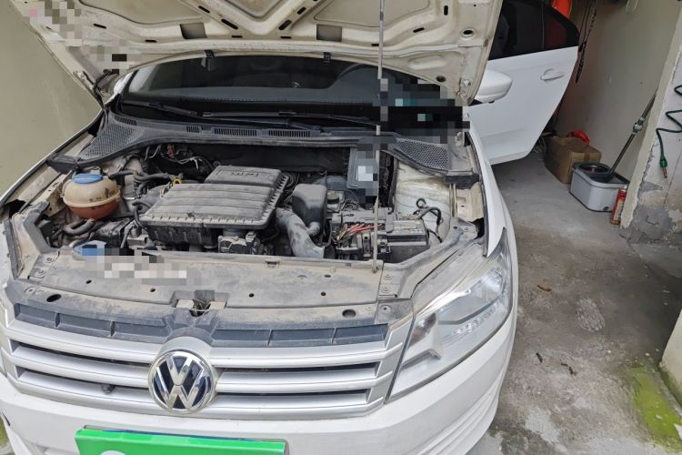 Used Volkswagen Santana 2015 1.6L Manual Fashion Edition Engine Bay Left