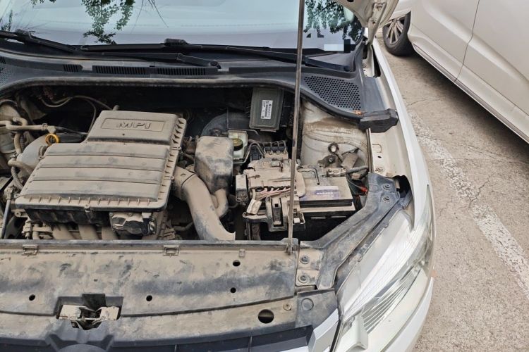 Used Volkswagen Santana 2015 1.4L Manual Fashion Edition Engine Bay Left