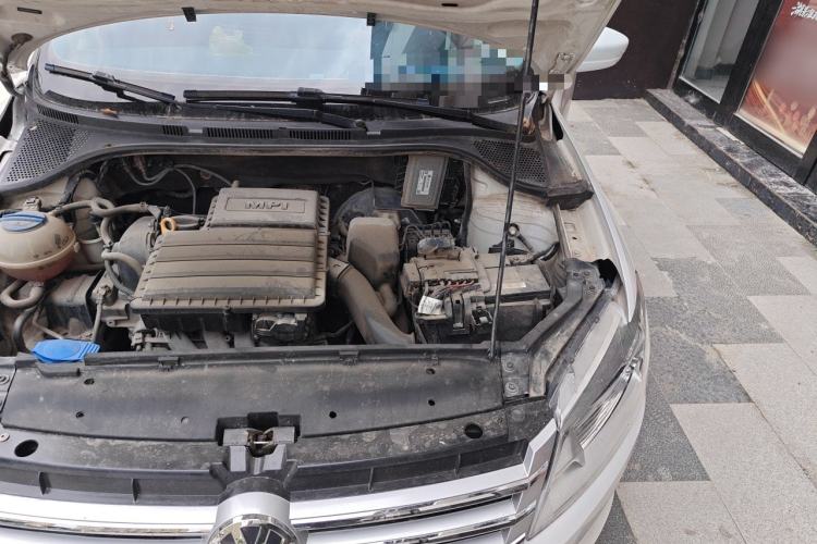 Used Volkswagen Santana 2015 1.6L Manual Comfort Edition Engine Bay Left