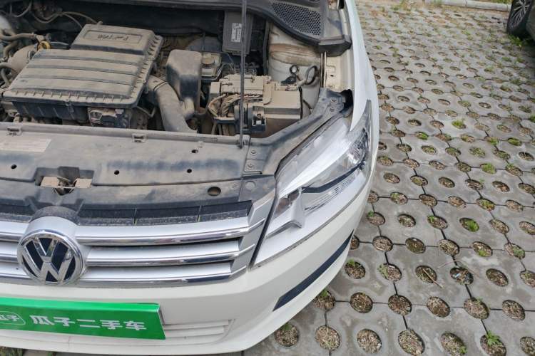 Used Volkswagen Santana 2015 1.6L Manual Comfort Edition Engine Bay Left