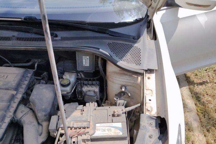 Used Volkswagen Santana 2015 1.4L Manual Comfort Edition Engine Bay Left