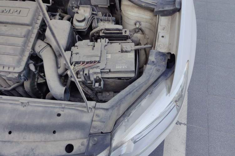 Used Volkswagen Santana 2015 1.6L Automatic Comfort Edition Engine Bay Left