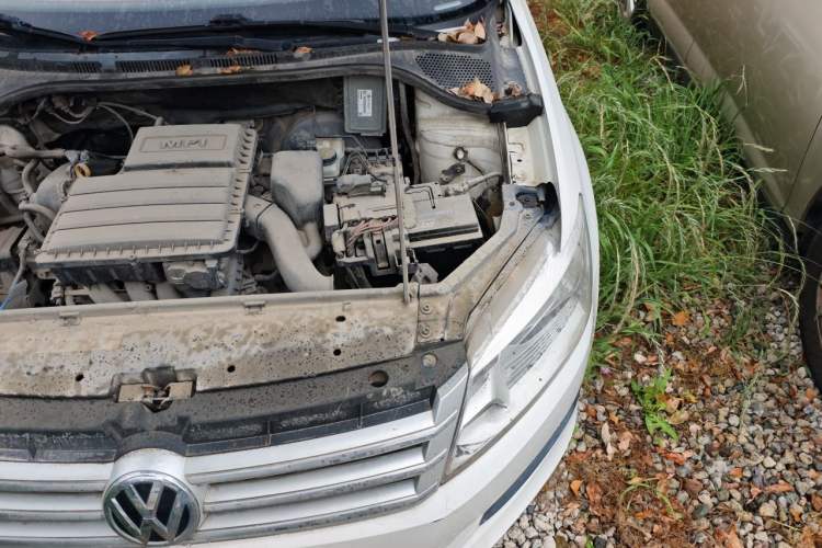 Used Volkswagen Santana 2015 1.6L Manual Comfort Edition Engine Bay Left