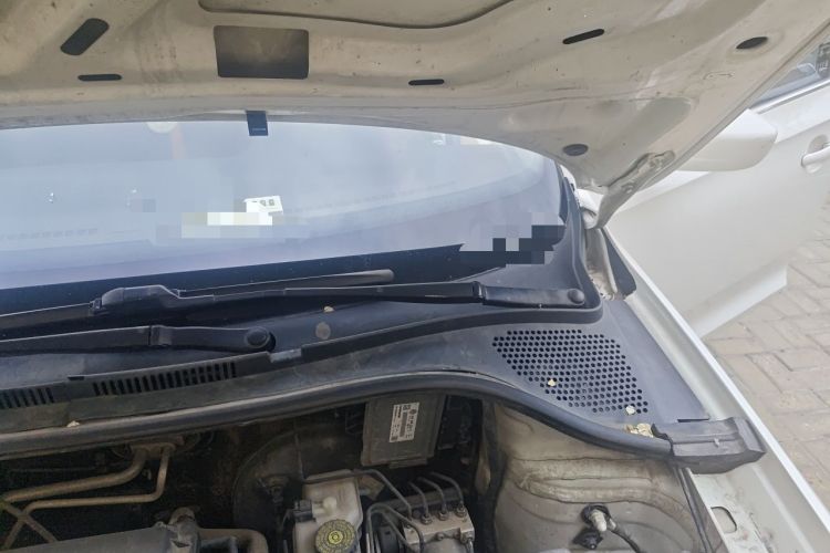 Used Volkswagen Santana 2015 1.6L Automatic Comfort Edition Engine Bay Left