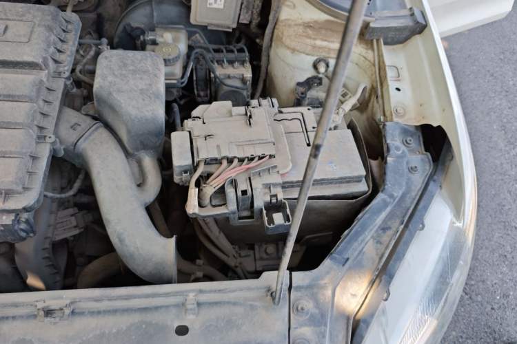 Used Volkswagen Santana 2015 1.4L Manual Fashion Edition Engine Bay Left