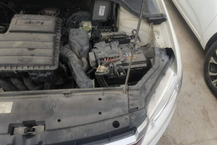 Used Volkswagen Santana 2015 1.6L Automatic Comfort Edition Engine Bay Left