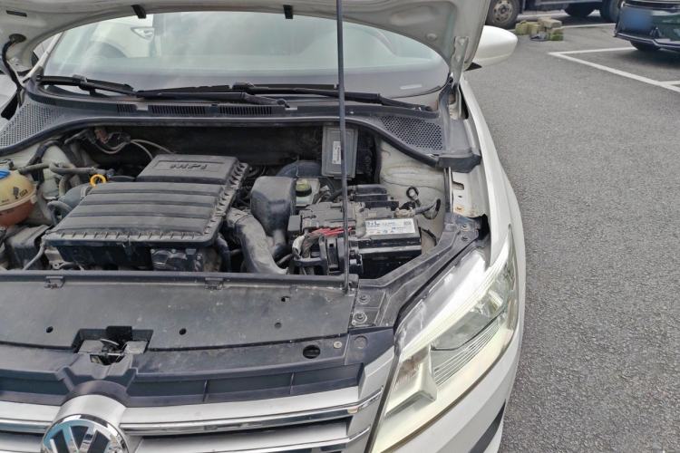 Used Volkswagen Santana 2015 1.6L Automatic Comfort Edition Engine Bay Left