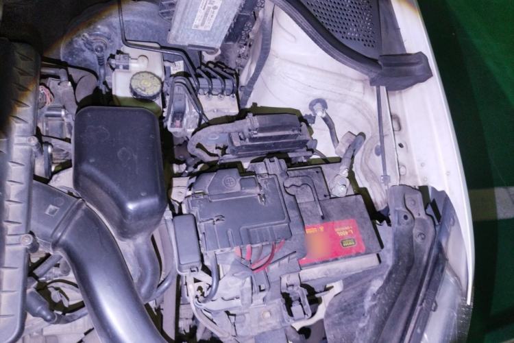 Used Volkswagen Santana 2015 1.6L Automatic Comfort Edition Engine Bay Left