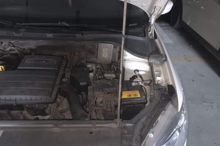 Used Volkswagen Santana 2015 1.4L Manual Comfort Edition Engine Bay Left