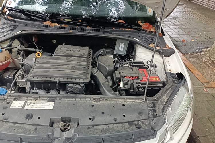 Used Volkswagen Santana 2015 1.6L Automatic Comfort Edition Engine Bay Left