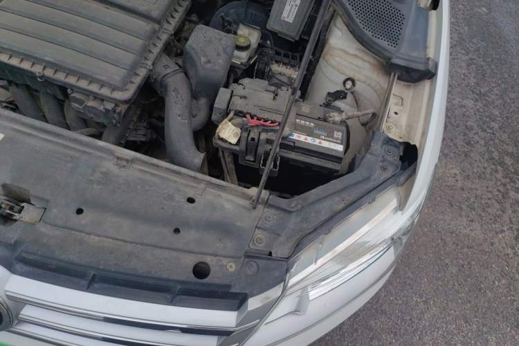 Used Volkswagen Santana 2015 1.4L Manual Comfort Edition Engine Bay Left