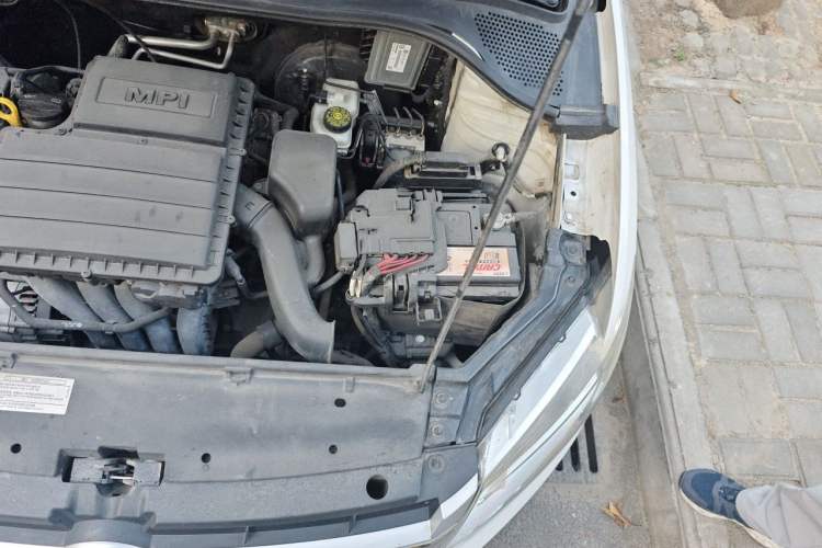 Used Volkswagen Santana 2015 1.6L Automatic Comfort Edition Engine Bay Left