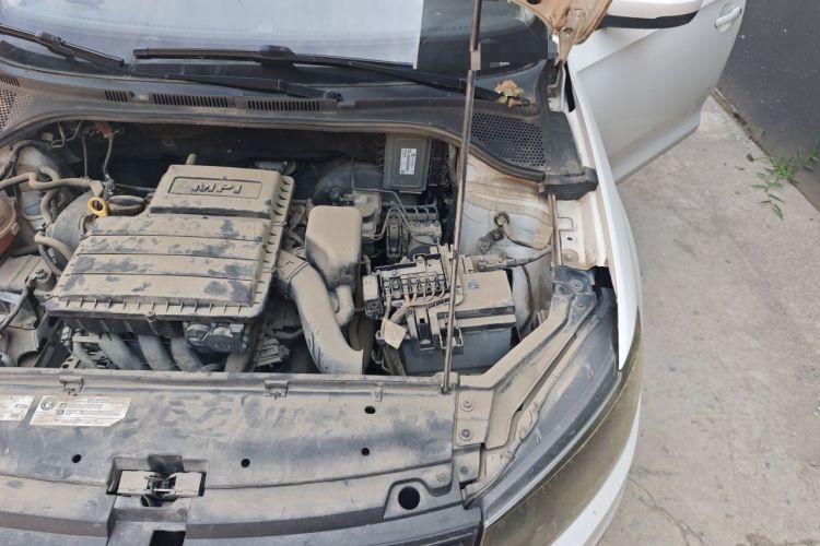 Used Volkswagen Santana 2015 1.6L Manual Fashion Edition Engine Bay Left