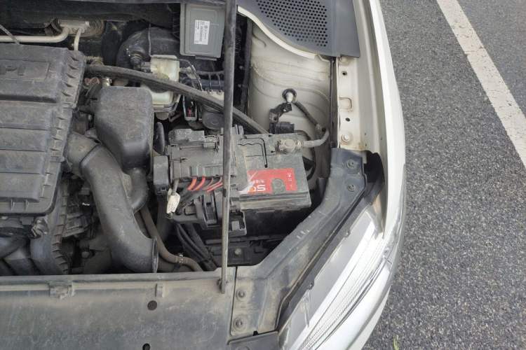 Used Volkswagen Santana 2015 1.6L Manual Comfort Edition Engine Bay Left
