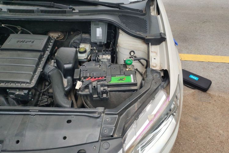 Used Volkswagen Santana 2015 1.4L Manual Fashion Edition Engine Bay Left