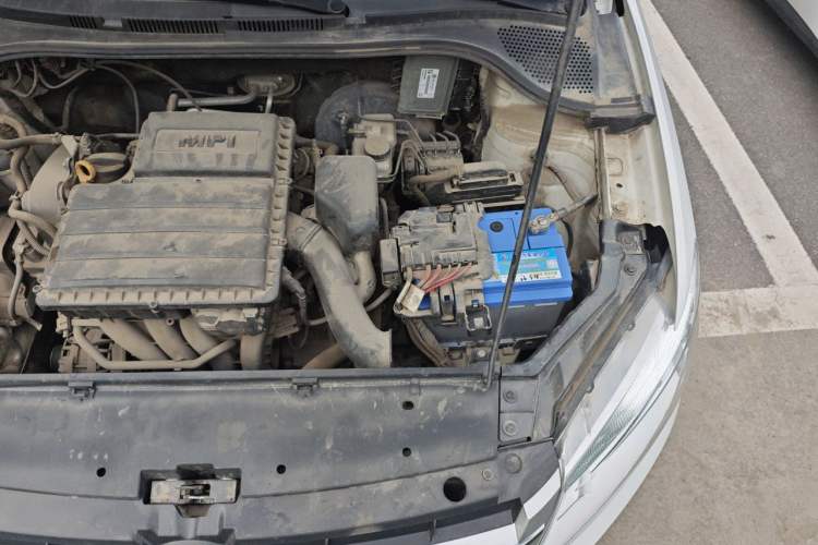Used Volkswagen Santana 2015 1.6L Automatic Comfort Edition Engine Bay Left