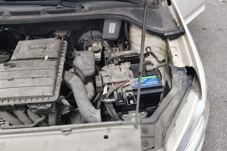 Used Volkswagen Santana 2015 1.6L Automatic Luxury Edition Engine Bay Left