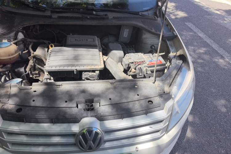 Used Volkswagen Santana 2015 1.4L Manual Fashion Edition Engine Bay Left