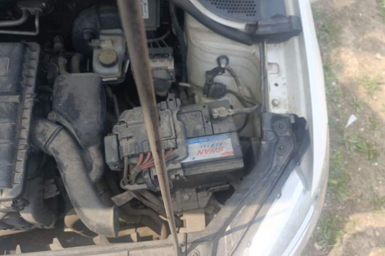 Used Volkswagen Santana 2015 1.6L Manual Fashion Edition Engine Bay Left