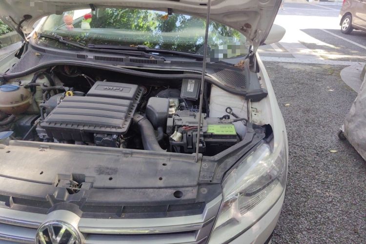 Used Volkswagen Santana 2015 1.6L Manual Comfort Edition Engine Bay Left