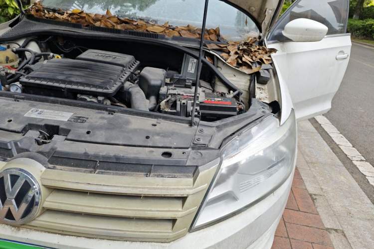 Used Volkswagen Santana 2015 1.6L Manual Fashion Edition Engine Bay Left