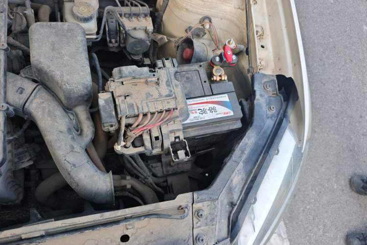 Used Volkswagen Santana 2015 1.6L Manual Fashion Edition Engine Bay Left