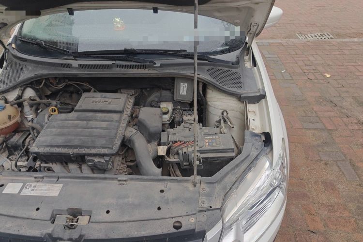 Used Volkswagen Santana 2015 1.6L Manual Comfort Edition Engine Bay Left