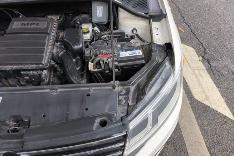Used Volkswagen Santana 2015 Haval H6 1.6L Automatic Comfort Model Engine Bay Left