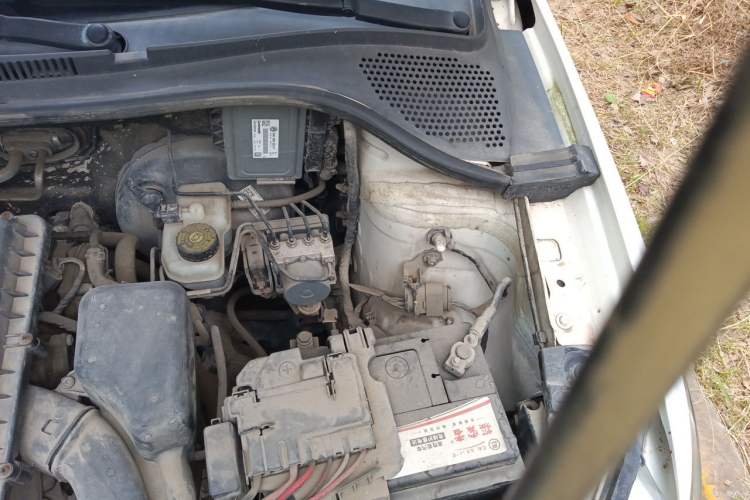 Used Volkswagen Santana 2015 1.6L Manual Comfort Edition Engine Bay Left