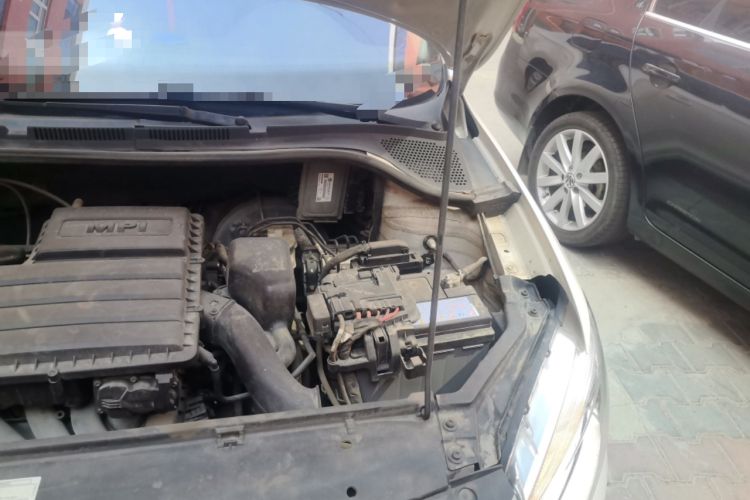 Used Volkswagen Santana 2015 1.6L Automatic Luxury Edition Engine Bay Left