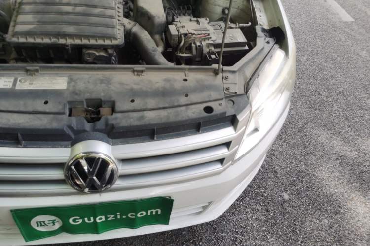 Used Volkswagen Santana 2015 1.6L Manual Fashion Edition Engine Bay Left