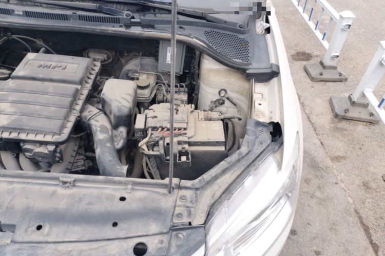 Used Volkswagen Santana 2015 1.6L Manual Comfort Edition Engine Bay Left