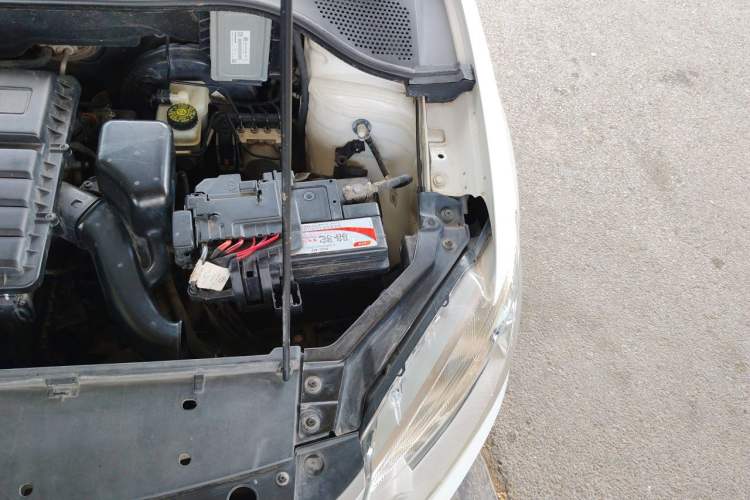 Used Volkswagen Santana 2015 1.4L Manual Fashion Edition Engine Bay Left