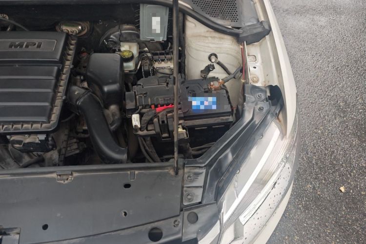 Used Volkswagen Santana 2015 1.4L Manual Fashion Edition Engine Bay Left