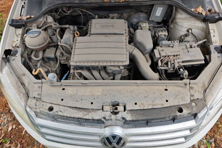 Used Volkswagen Santana 2015 1.6L Manual Comfort Edition Engine Bay