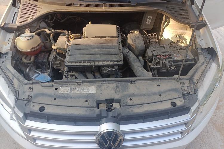 Used Volkswagen Santana 2015 1.6L Manual Fashion Edition Engine Bay