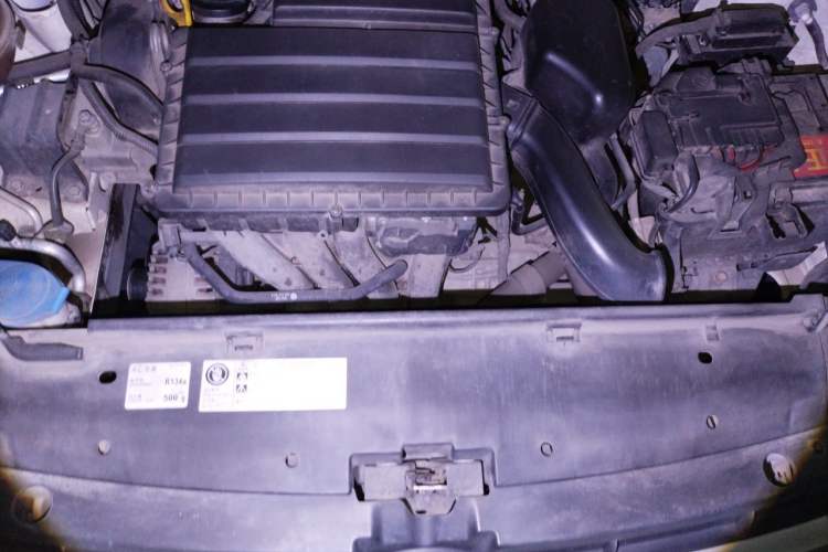 Used Volkswagen Santana 2015 1.6L Automatic Comfort Edition Engine Bay