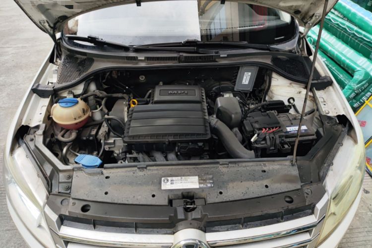 Used Volkswagen Santana 2015 1.6L Automatic Fashion Edition Engine Bay