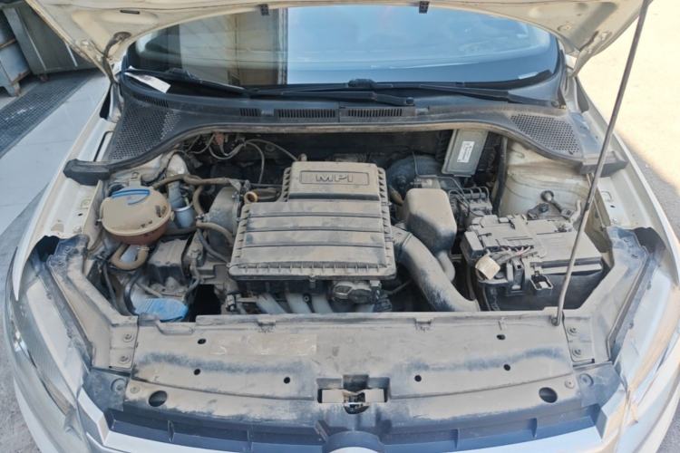 Used Volkswagen Santana 2015 1.6L Manual Fashion Edition Engine Bay
