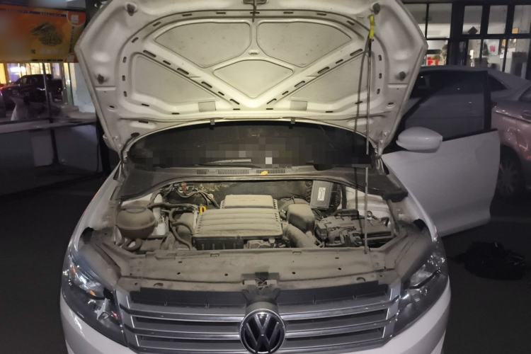 Used Volkswagen Santana 2015 1.6L Automatic Fashion Edition Engine Bay