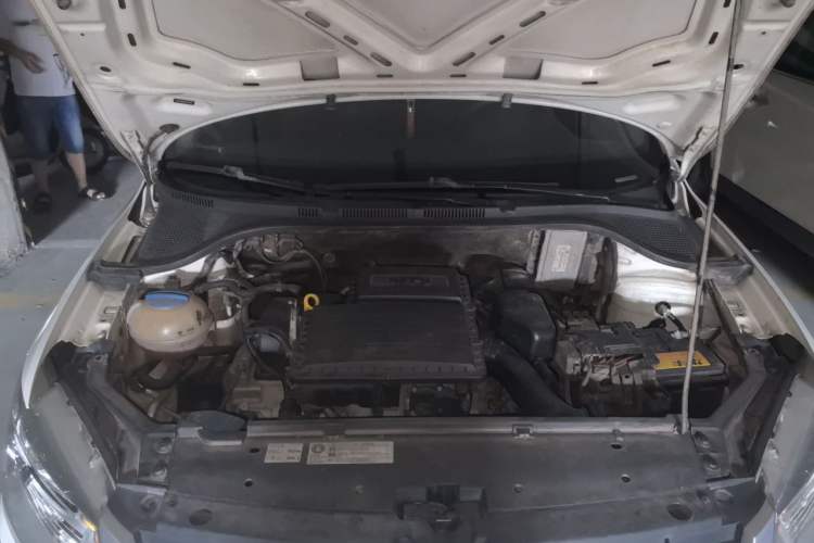 Used Volkswagen Santana 2015 1.4L Manual Comfort Edition Engine Bay