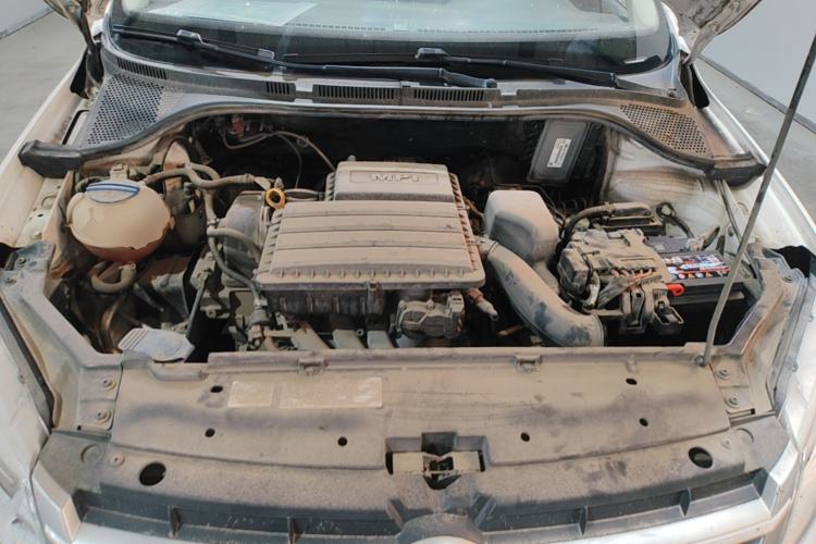Used Volkswagen Santana 2015 1.6L Automatic Fashion Edition Engine Bay