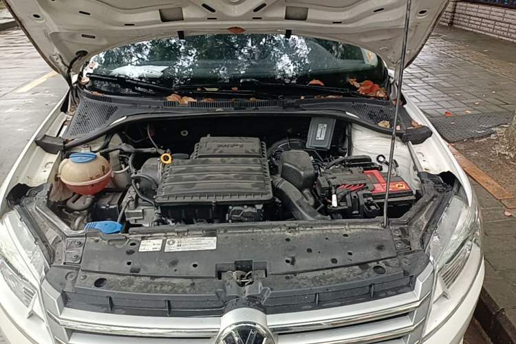 Used Volkswagen Santana 2015 1.6L Automatic Comfort Edition Engine Bay