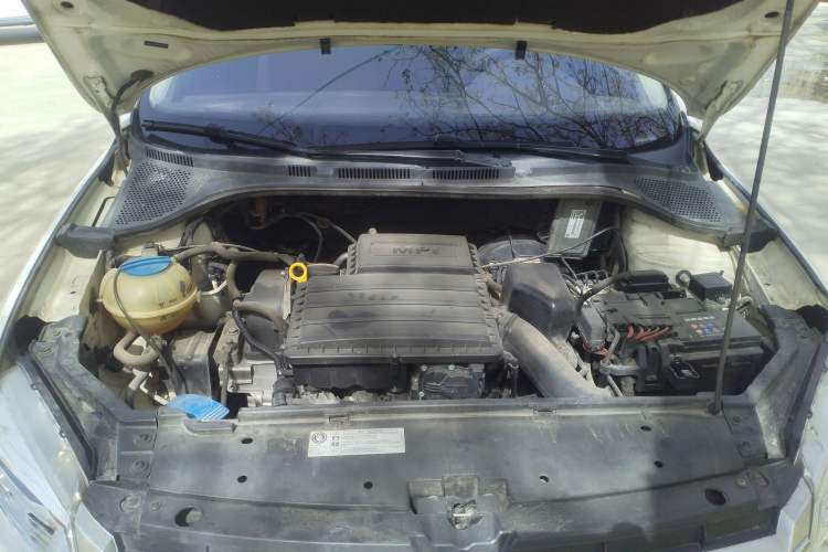 Used Volkswagen Santana 2015 1.6L Automatic Fashion Edition Engine Bay