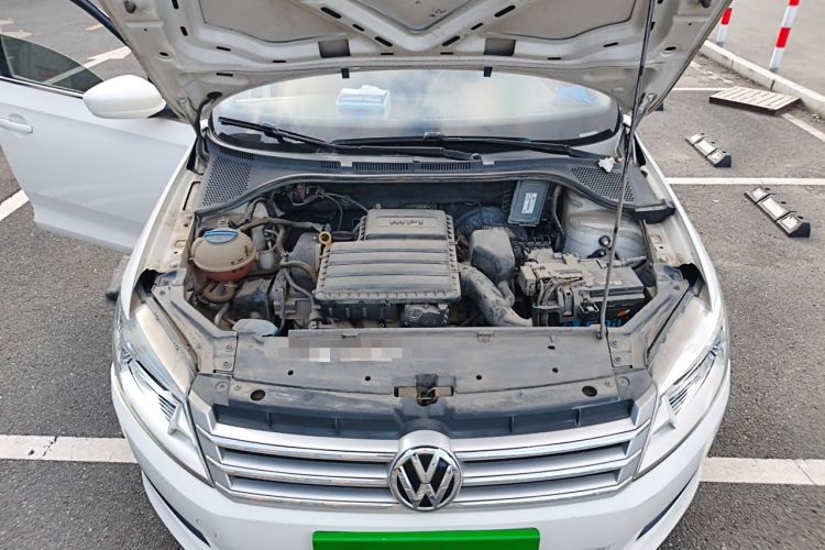 Used Volkswagen Santana 2015 1.6L Manual Fashion Edition Engine Bay