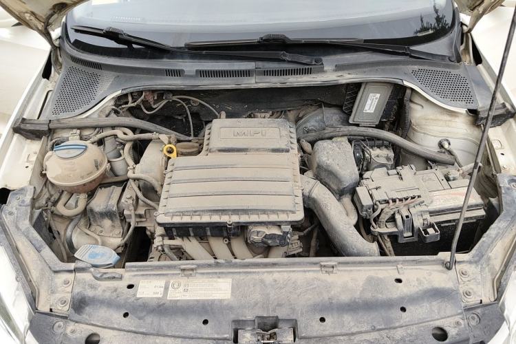 Used Volkswagen Santana 2015 1.6L Manual Fashion Edition Engine Bay