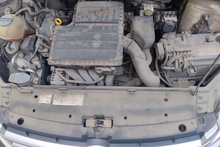 Used Volkswagen Santana 2015 1.6L Manual Fashion Edition Engine Bay